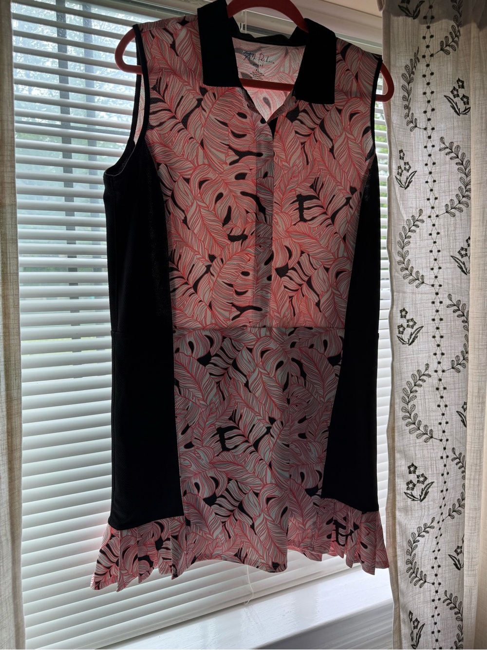 Stella Parker Sleeveless Pink & Black Leaf-Print Collared Dress